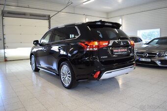 Mitsubishi Outlander 2.4 PHEV Plug-in hyb MAX.VÝBAVA 4x4-DPH - 3