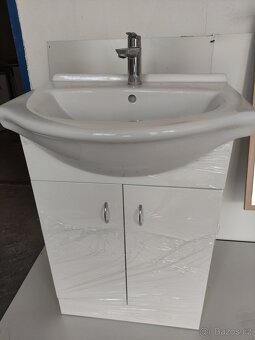 Koupelnová skříňka s umyvadlem - 3