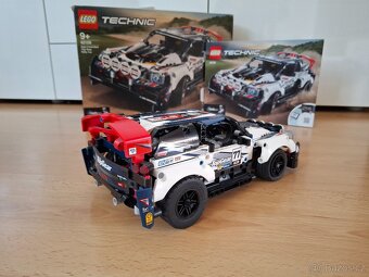 Lego Technic Závodní auto Top Gear 42109. - 3