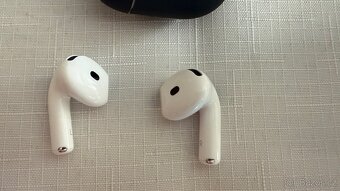 Apple AirPods 4 s aktivním potlačováním hluku - 3