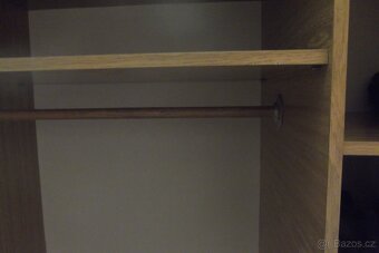 SKŘÍŇ A PSACÍ STŮL - 3