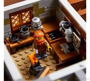 LEGO 21325 Středověká Kovárna (Medieval Blacksmith) - 3