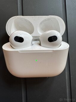 Apple AirPods 3.generace s MagSafe nabíjecím pouzdrem - 3