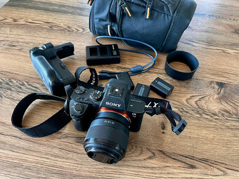 Prodám Sony A7 II + Sony FE 50mm f/1.8 + battery grip atd... - 3