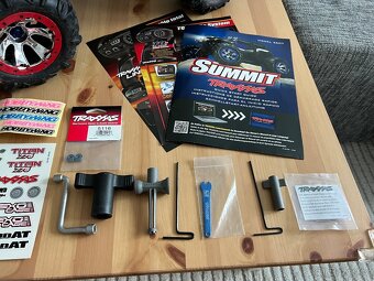 RC model Traxxas Summit 1/8 Brushless - 3