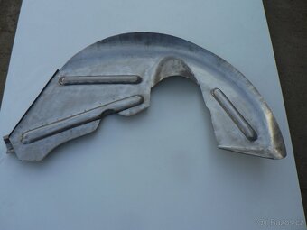 Vnitřní část zadního podběhu Tatra 603 - 3