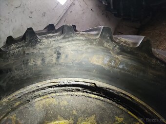 Kultivační kola John Deere - 3