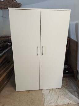 Skříň s policemi - 3