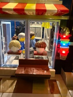 LEGO 10246 Detektivní kancelář - Z VÝSTAVKY + SVĚTLA - 3