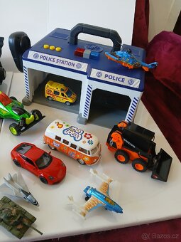 Kamion s auty Policejní garáž se zvuky atd - 3