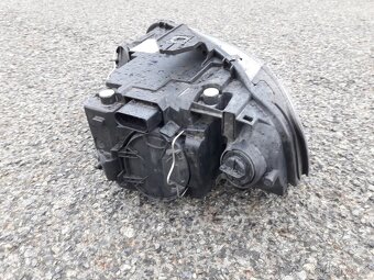 Audi A3 8p pravý přední světlomet xenon - 3