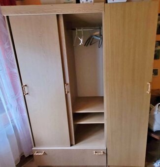 Šoupací šatní skříň - 3