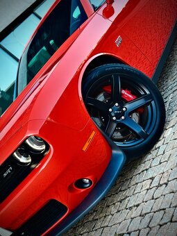 Krátkodobý pronájem Dodge Challenger 6.4 SRT - 500 koní - 3