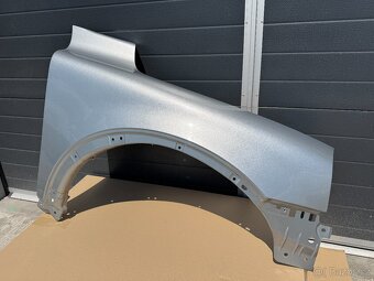 Blatník Volvo XC90 D5 AWD pravý přední, kód barvy 47700 - 3