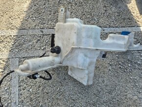 nadrž odstrikovacu vc.motorku VW Passat B6 - 3