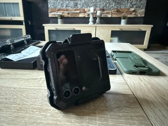 SAMSUNG GALAXY Z FLIP 4 - 3