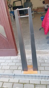 Stojan na DVD nebo CD disky. - 3