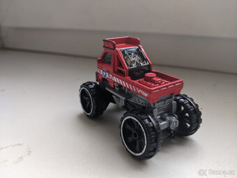 autíčko HotWheels - 3