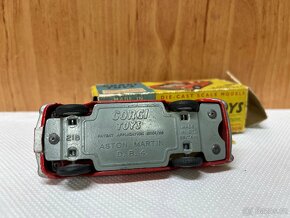 Corgi Toys Aston Martin DB4 - 3