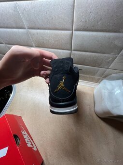 Air Jordan 4 retro royalty - 3