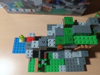 Lego Minecraft 21141 - 3
