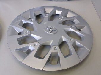 4x poklice 15" originál Toyota - 3