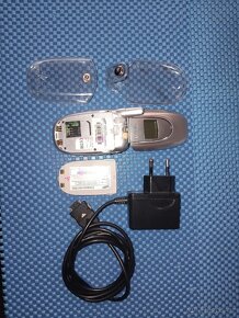 Plně funkční - Mobil - SAMSUNG E100 (sklápěčka) s originální - 3