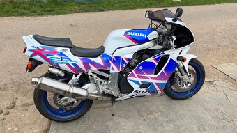 Suzuki GSXR 750 - 3