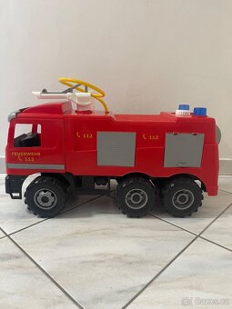 Velké požární auto Mercedes Benz. - 3