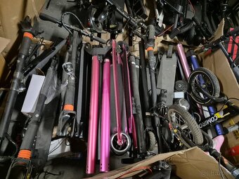 Hromada elektrokoloběžek - 3