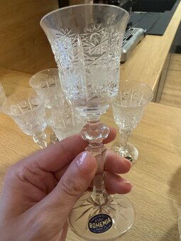 Prodám - broušené sklenice na stopce - 6 ks - 3