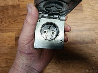 KOVOVÉ ZÁSUVKY  230 V, do panelu - 3