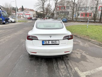 Tesla model 3 2022 r Long Range najeto 117000 - 3