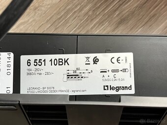 LEGRAND INCARA On Desk stolní zásuvkový modul s nabíječkou - 3