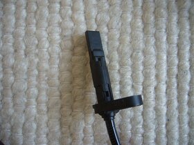 FIAT PUNTO 1,2 16V, 188 originál snímač ABS RR - 3