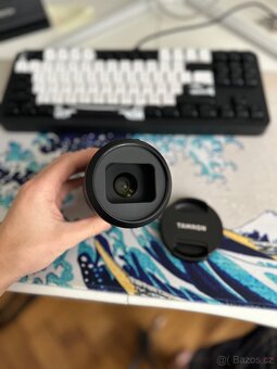 Tamron 35mm F2.8 pro Sony E v PERFEKTNÍM stavu - 3