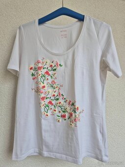 Set dámských triček a tmavě modrých riflí - 3