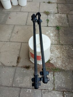 Příčníky ŠKODA by THULE – kompletní, výborný stav - 3