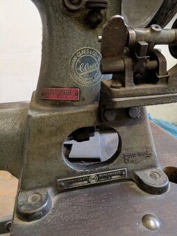 Průmyslové ramenné šicí stroje - 3