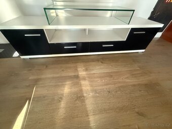 Skříňka pod TV - 3