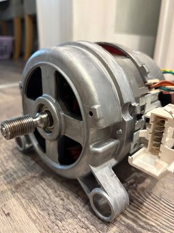 Motor z pracky electrolux - 3