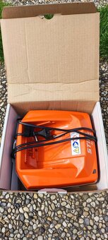 Rychlonabíječka a akumulátor STIHL - 3
