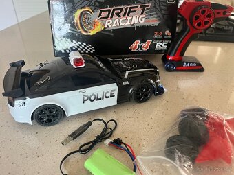 RC driftovaci auto Police 4x4 - 3