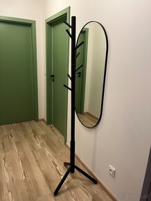 Černý designový stojanový věšák - 3