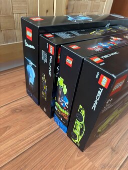 LEGO 42161, 42161, 21331, 10298 - 3