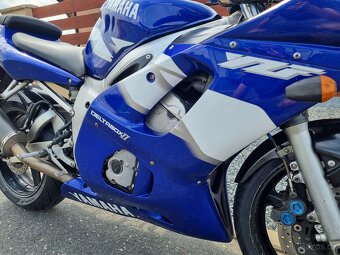 Yamaha R6 - 3