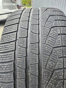 275/35 R20 - 3