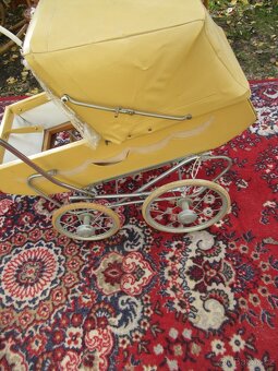 Nabízím historický kočárek pro panenky. Původní stav. Jen c - 3