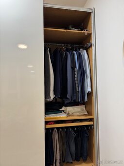 Skříň, postel a komoda - 3