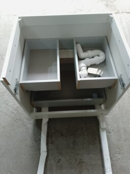 Koupelnová skříňka 60 - 3